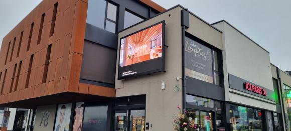 Location Écran géant LED fixe extérieur - Installation de panneaux publicitaires fixes